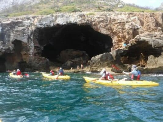 cova tallada kayak