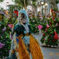 Desfile de disfraces florales en Dénia