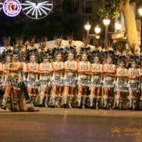 Desfile de carnaval en la noche de Dénia.