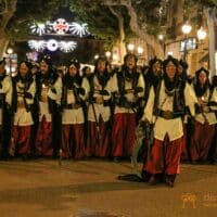 Desfile nocturno de Moros y Cristianos en Dénia