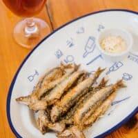 Sardinas fritas con cerveza