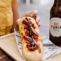Tosta con anchoas y cerveza Turia