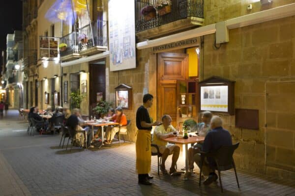 Descubre la Escapada Perfecta en Dénia: Pack “Escapada de Otoño” en Hostal Loreto