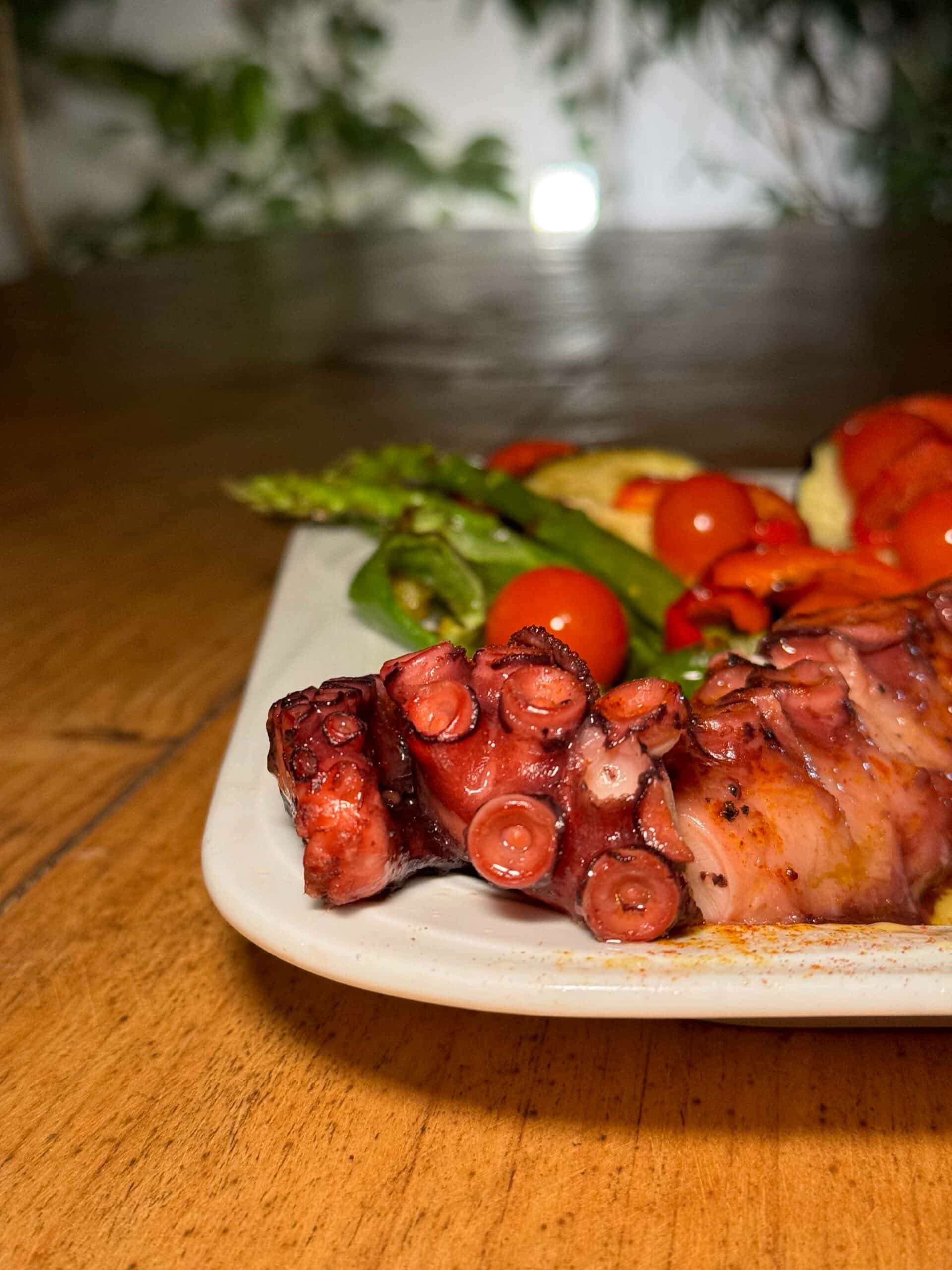 Pulpo a la plancha con verduras asadas