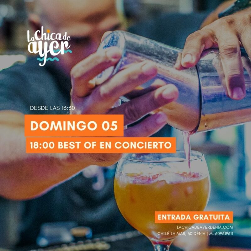 Barman sirviendo cóctel en copa de cristal