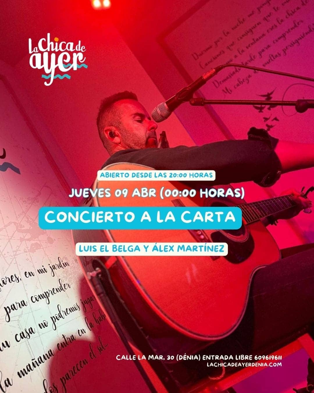 Músico tocando guitarra en concierto con luces rojas