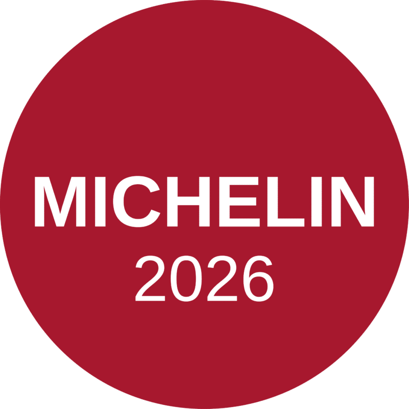 Círculo rojo con texto MICHELIN 2026