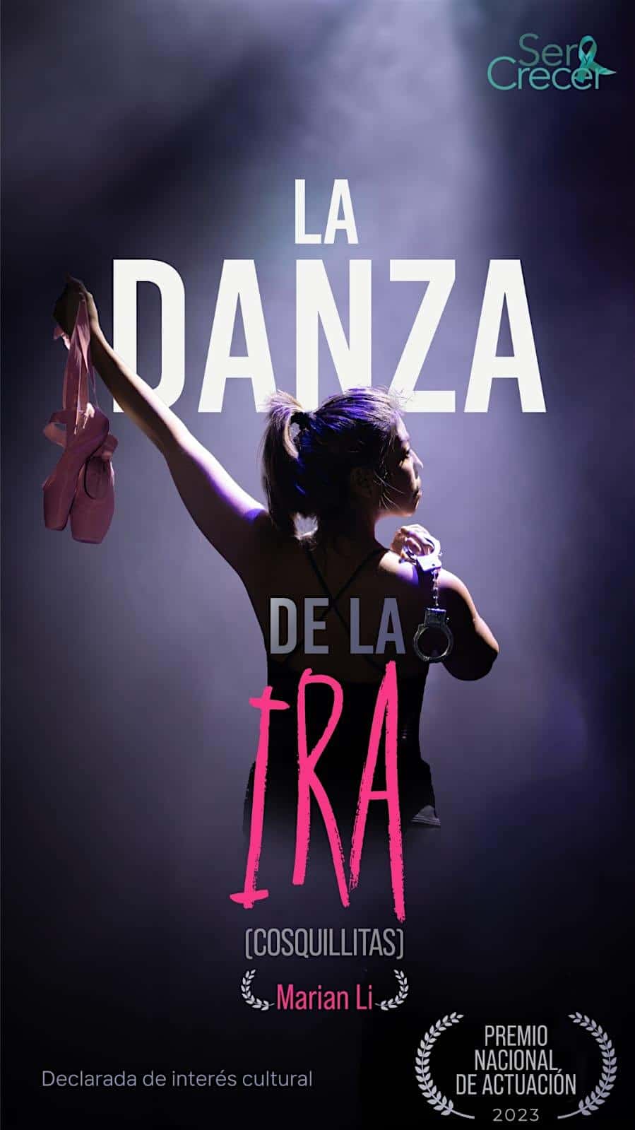 Bailarina con zapatillas y esposas en escena oscura