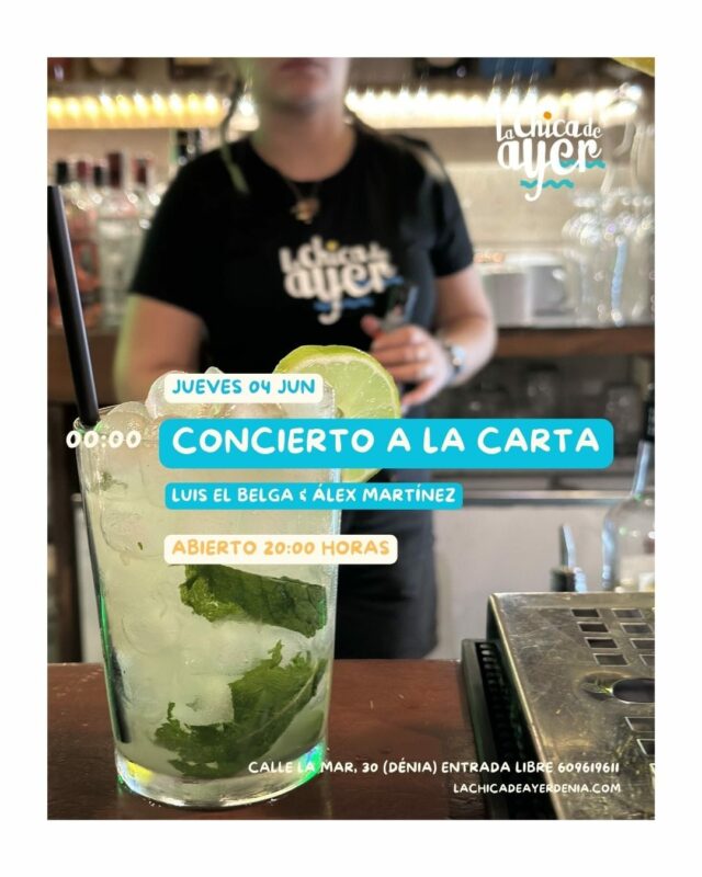Mojito con lima y menta en barra