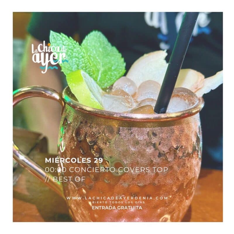 Cóctel Moscow Mule en taza de cobre con menta y lima