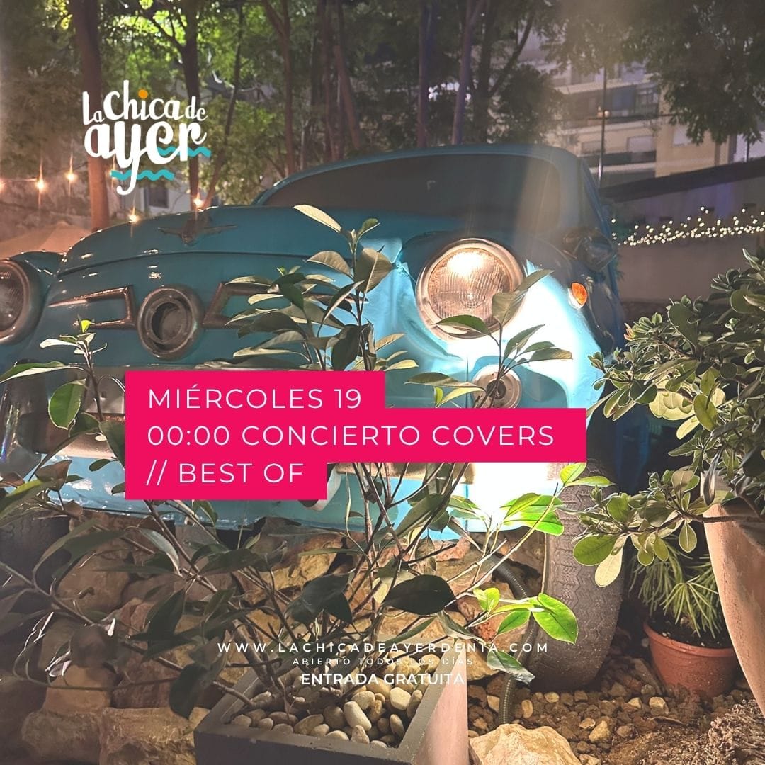 Coche vintage azul entre plantas anuncia concierto covers gratuito