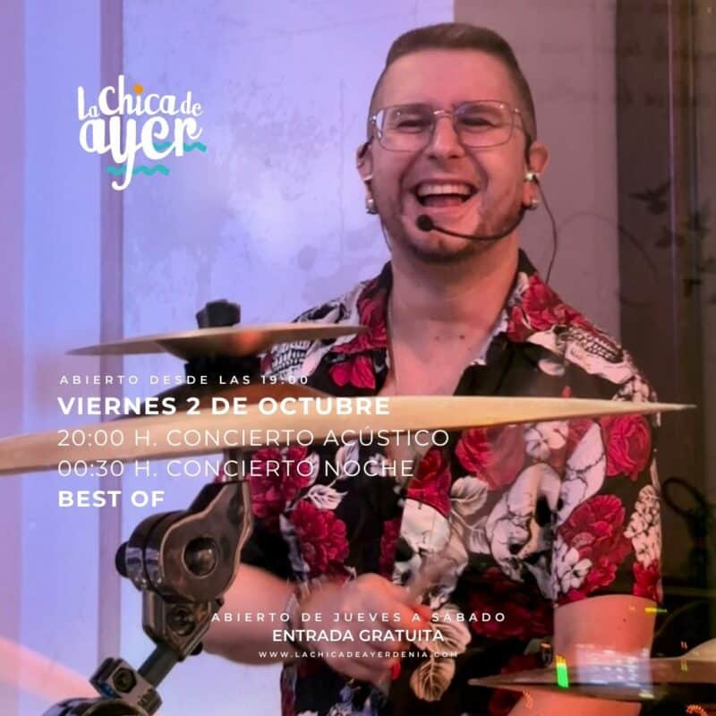Baterista sonriente en concierto en La Chica de Ayer