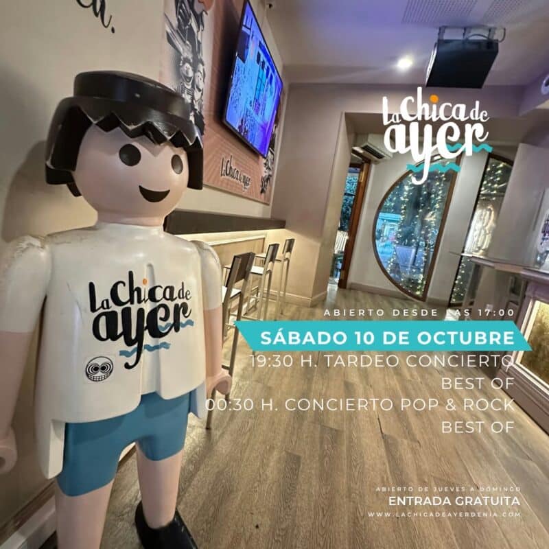 Figura gigante Playmobil en bar La Chica de Ayer Dénia
